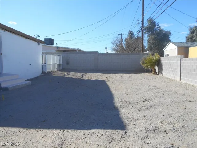 $1,700 | 2137 East St Louis Avenue, Las Vegas, NV 89104