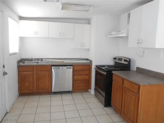 $1,700 | 2137 East St Louis Avenue, Las Vegas, NV 89104