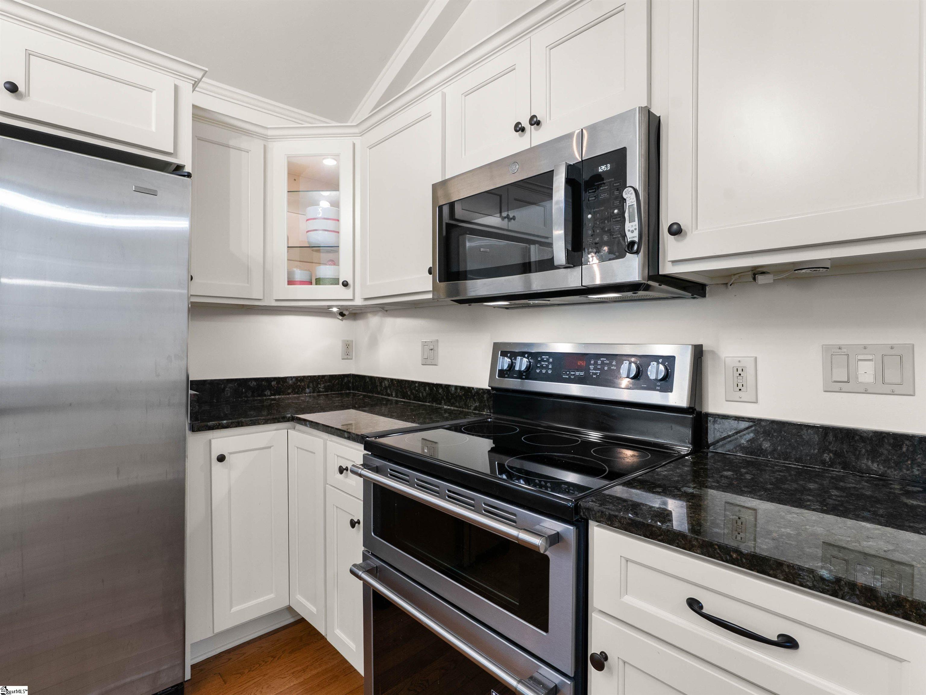 208 Overcreek Road Greenville, SC 29607 - Photo 7 of 42