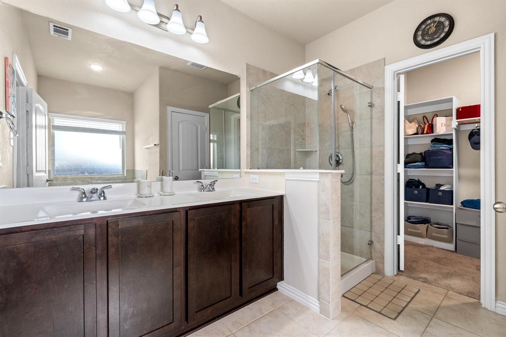 4207 Whispering Willow Way Arlington, TX 76005 - Photo 22 of 31 a bathroom with a shower sink and mirror