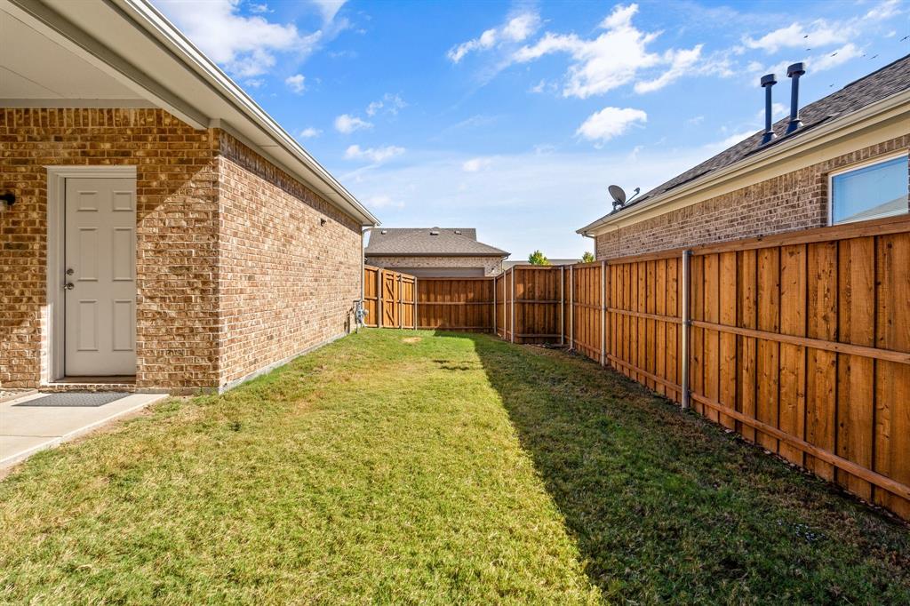 4207 Whispering Willow Way Arlington, TX 76005 - Photo 27 of 31 a view of a backyard