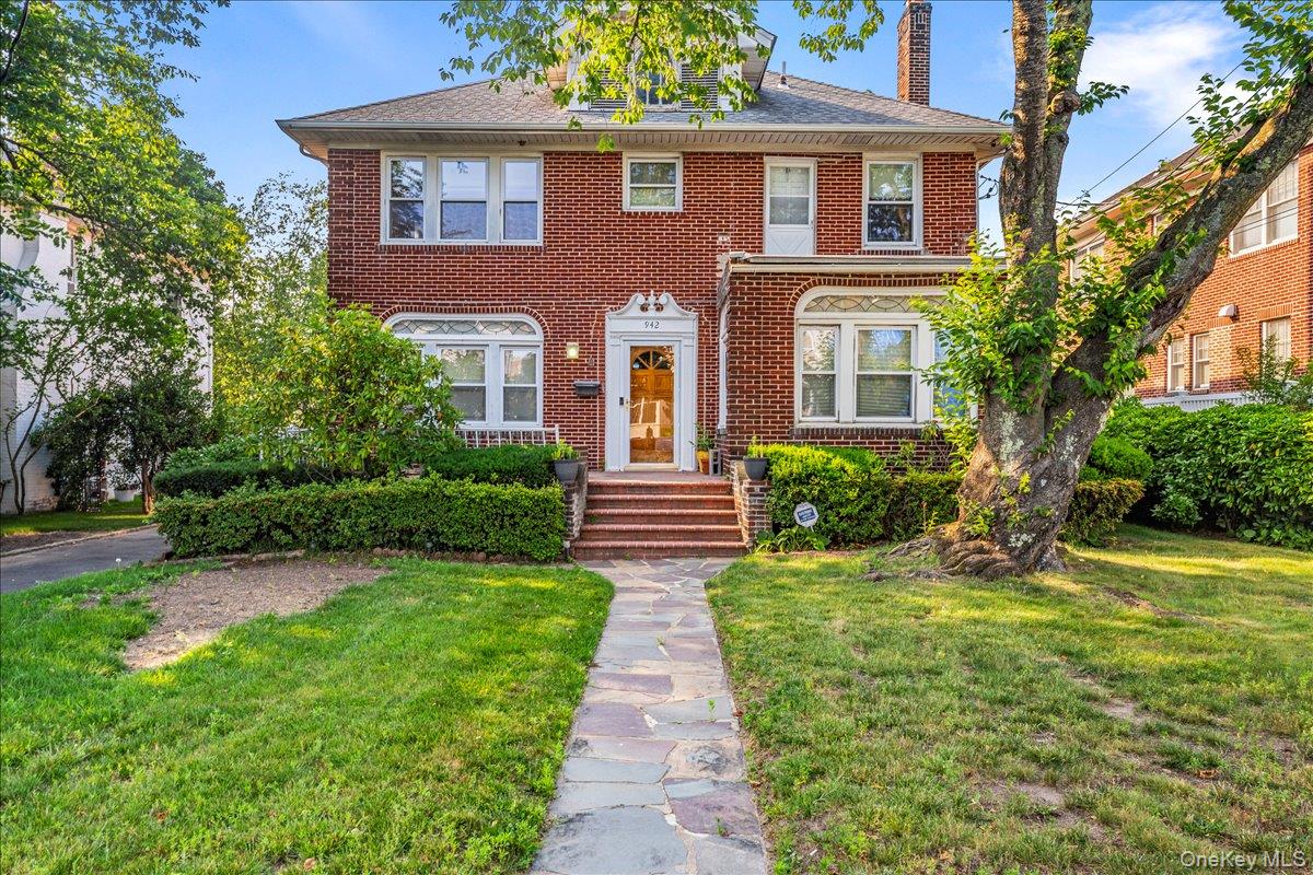 942 Greenfield Road Woodmere, NY 11598 - Photo 1 of 23