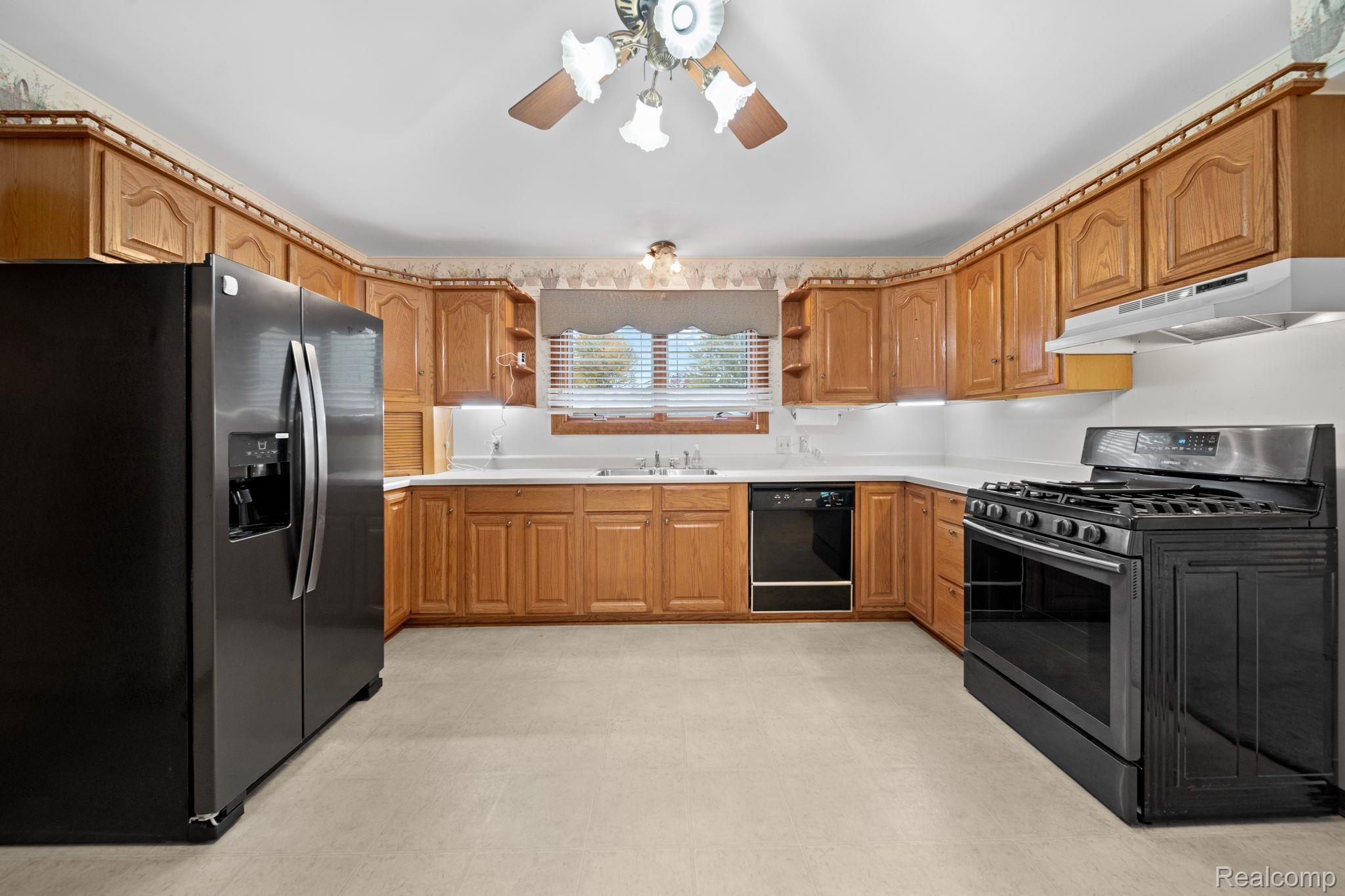 2980 Beach Road Port Huron, MI 48060 - Photo 3 of 43 Gallery Image 3