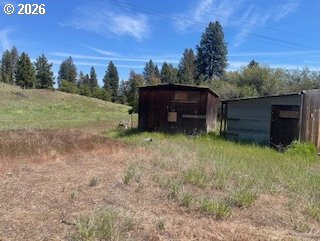 124 Woodland Road Goldendale, WA 98620 - Photo 22 of 27 a view of a backyard