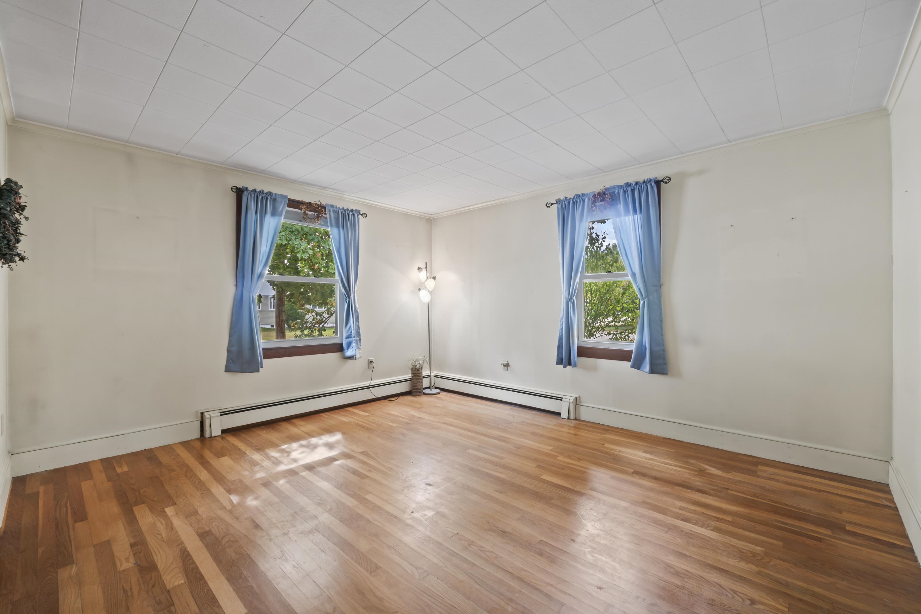 9 Elizabeth Street Rochester, NH 03867 - Photo 3 of 23