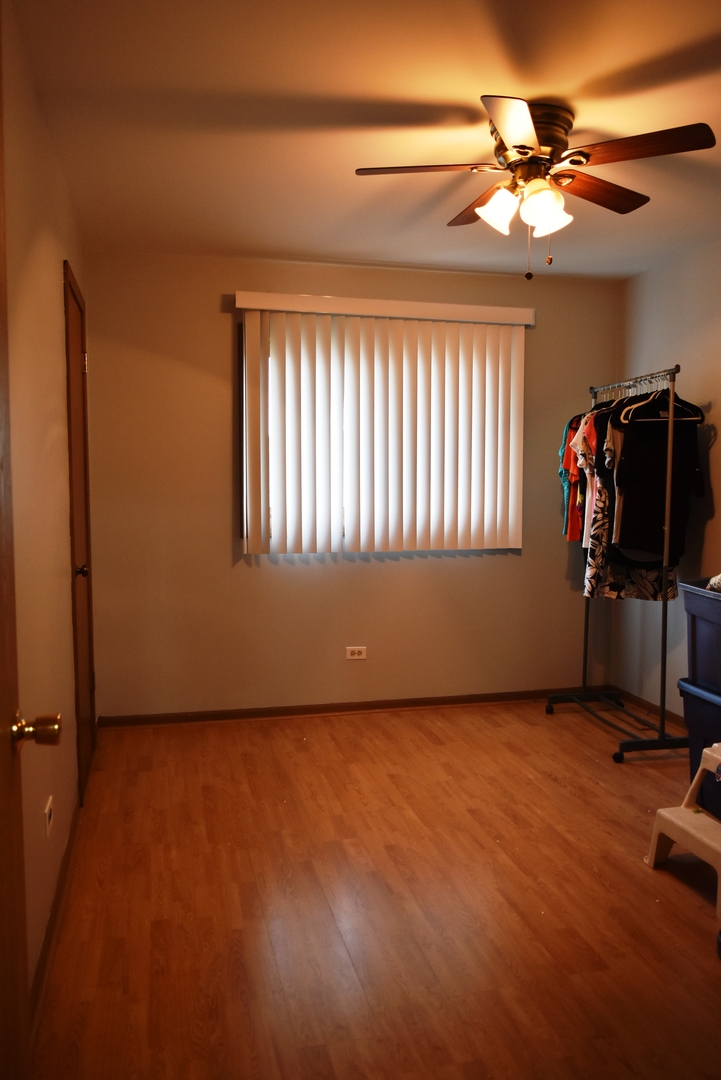 633 Gavin Avenue Romeoville, IL 60446 - Photo 21 of 33 an empty room with windows