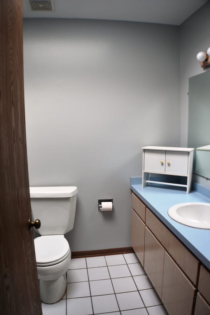 633 Gavin Avenue Romeoville, IL 60446 - Photo 23 of 33 a bathroom with a toilet a sink and a mirror