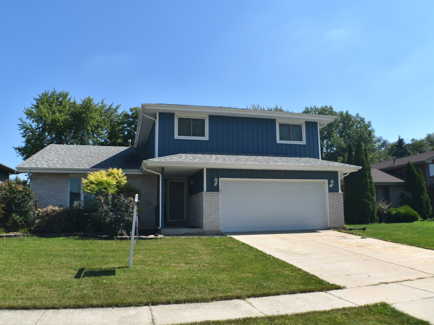 633 Gavin Avenue Romeoville, IL 60446 - Photo 33 of 33 a front view of a house with garden