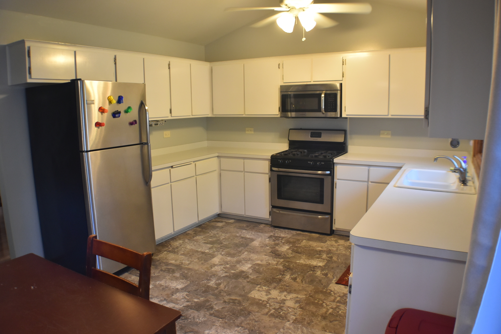 633 Gavin Avenue Romeoville, IL 60446 - Photo 9 of 33 a kitchen with a refrigerator sink and microwave