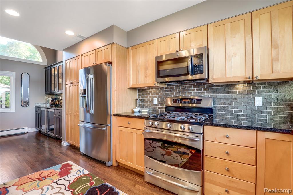 3880 Covert Road Waterford, MI 48328 - Photo 7 of 30