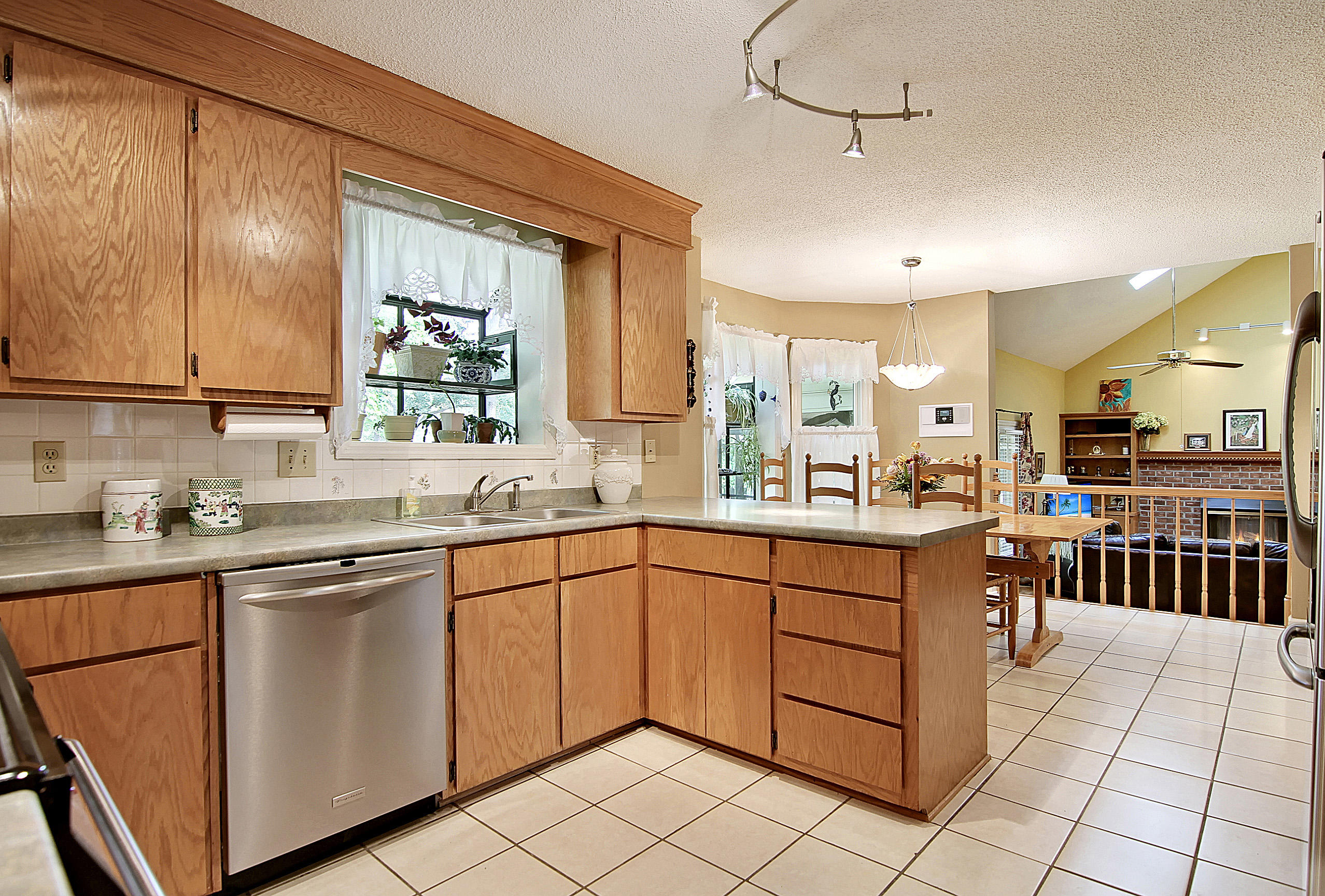 2362 Rice Pond Road Charleston, SC 29414 - Photo 7 of 33 Kitchen