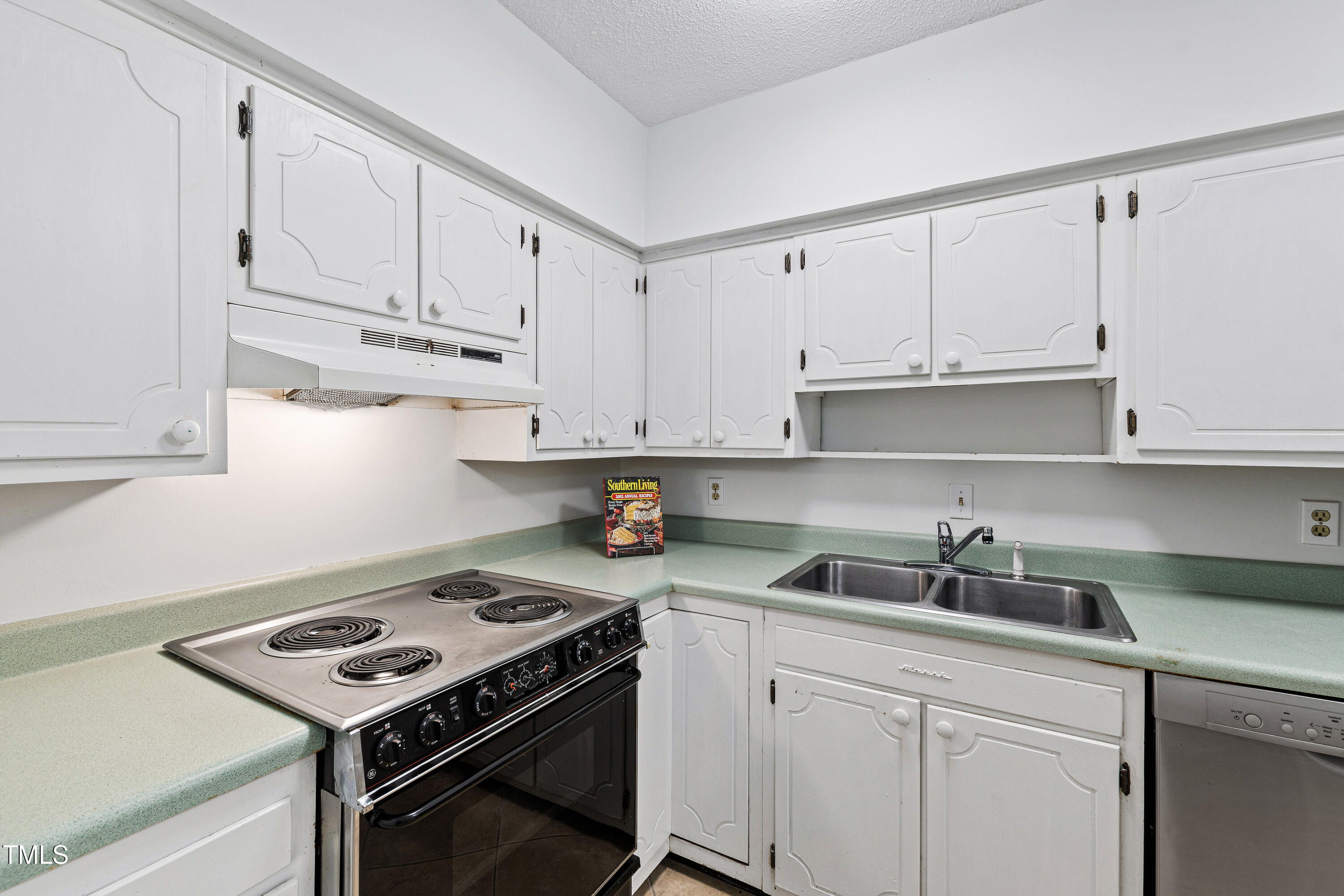 4633 Edwards Mill Road Raleigh, NC 27612 - Photo 12 of 29 Edwards (18)