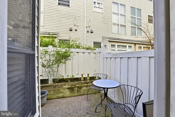 $1,049,000 | 607 North St Asaph Street, Alexandria, VA 22314