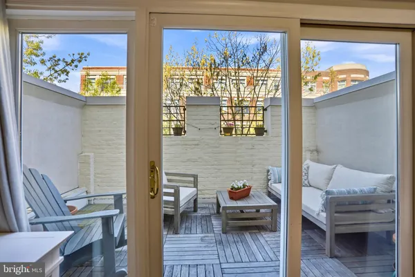 $1,049,000 | 607 North St Asaph Street, Alexandria, VA 22314