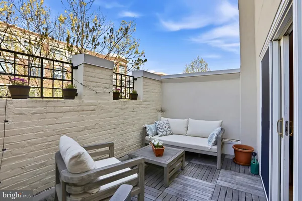 $1,049,000 | 607 North St Asaph Street, Alexandria, VA 22314