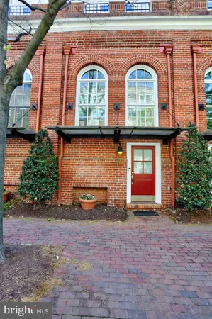 $1,049,000 | 607 North St Asaph Street, Alexandria, VA 22314