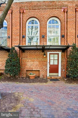 $1,049,000 | 607 North St Asaph Street, Alexandria, VA 22314