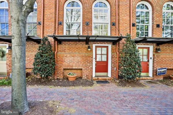 $1,049,000 | 607 North St Asaph Street, Alexandria, VA 22314