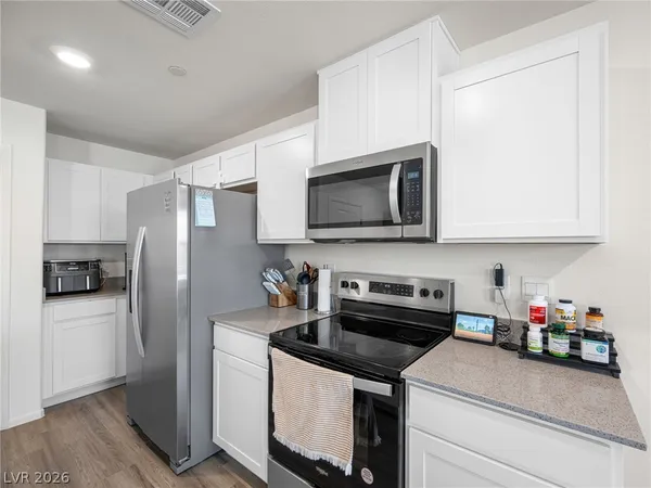 $2,400 | 1504 Foley Bay Drive, North Las Vegas, NV 89084