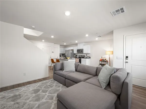 $2,400 | 1504 Foley Bay Drive, North Las Vegas, NV 89084