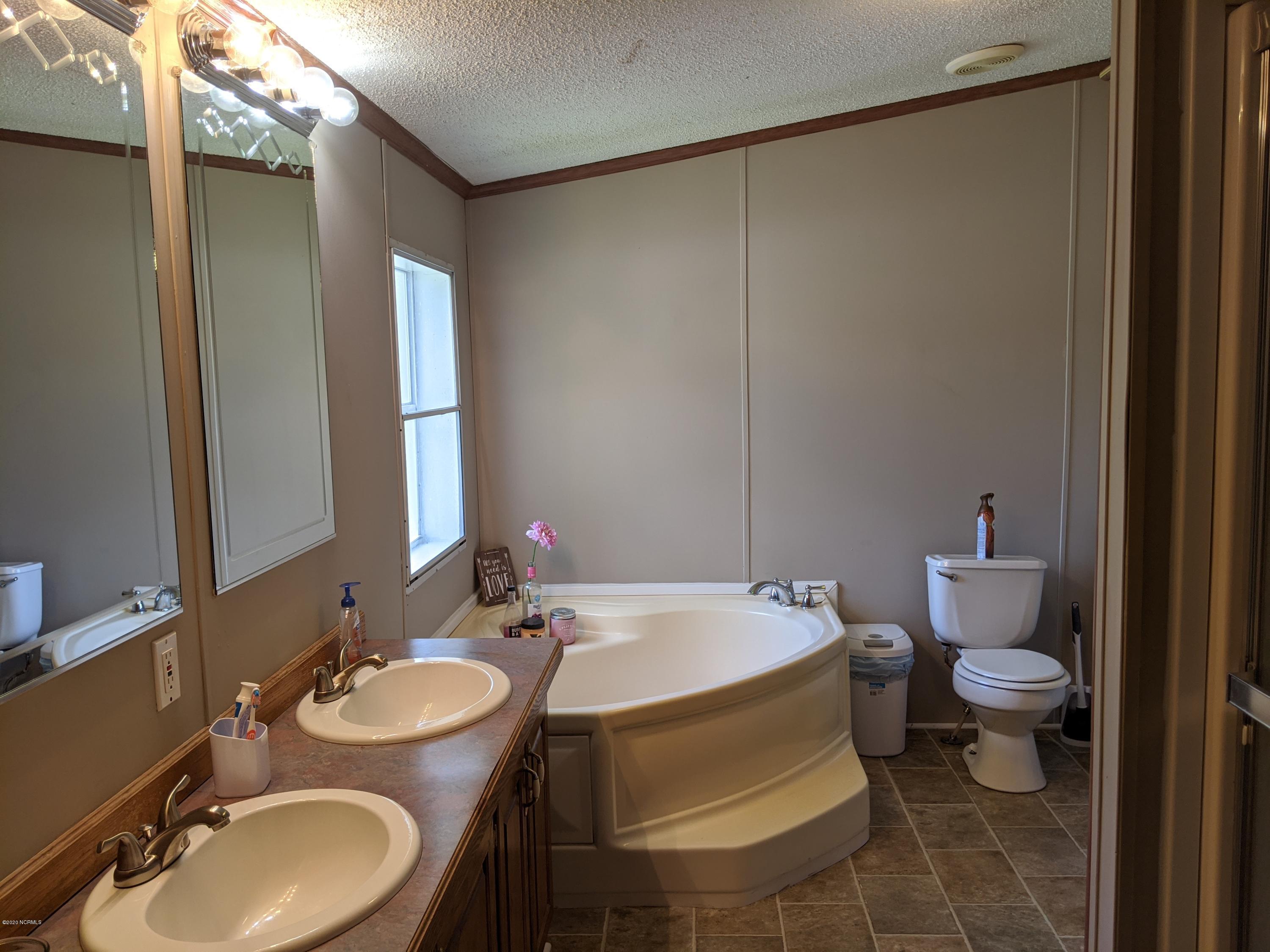 292 Fire Tower Road Richlands, NC 28574 - Photo 20 of 40 Master Bathroom