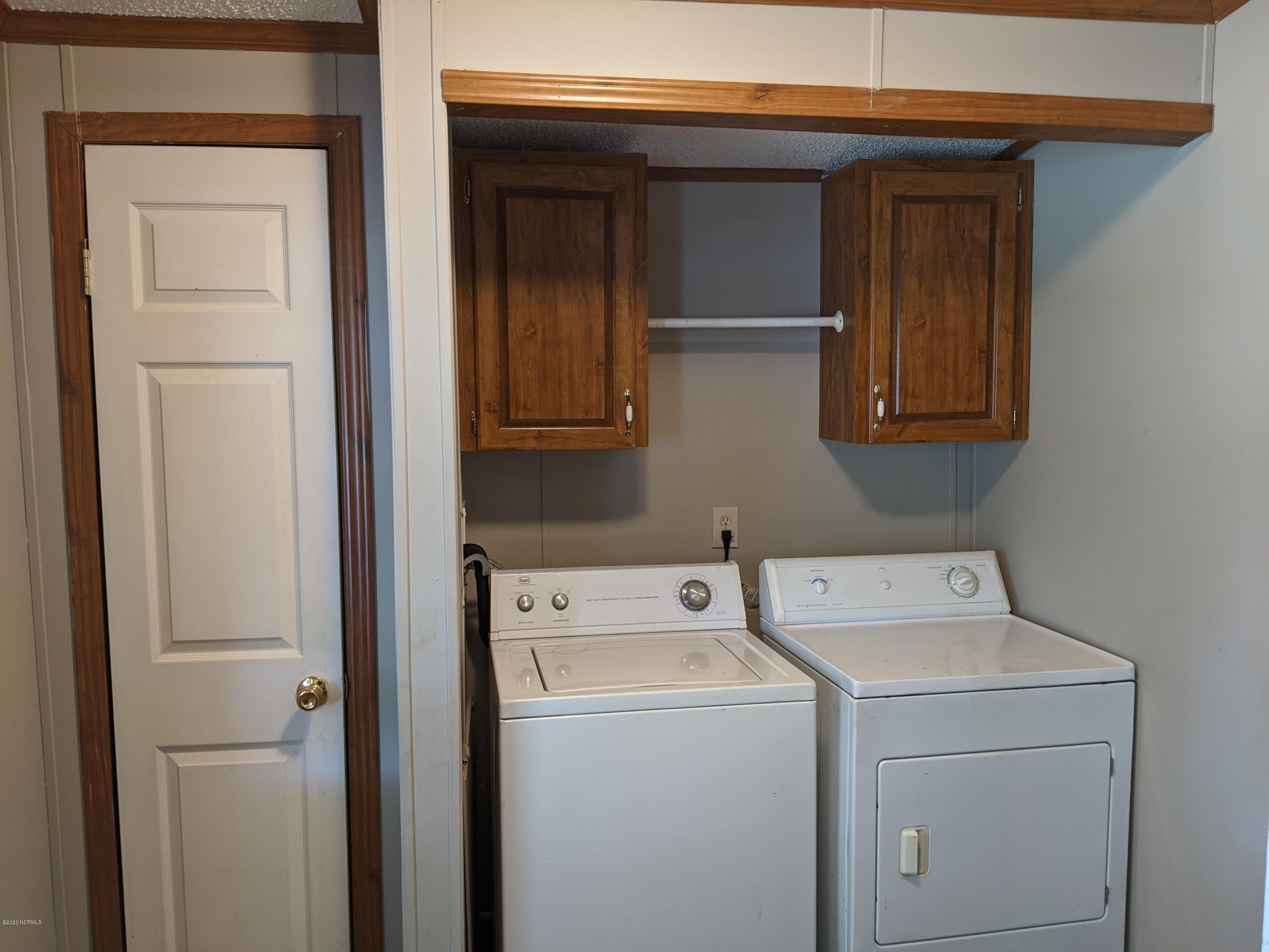 292 Fire Tower Road Richlands, NC 28574 - Photo 25 of 40 Laundry/Mud Room