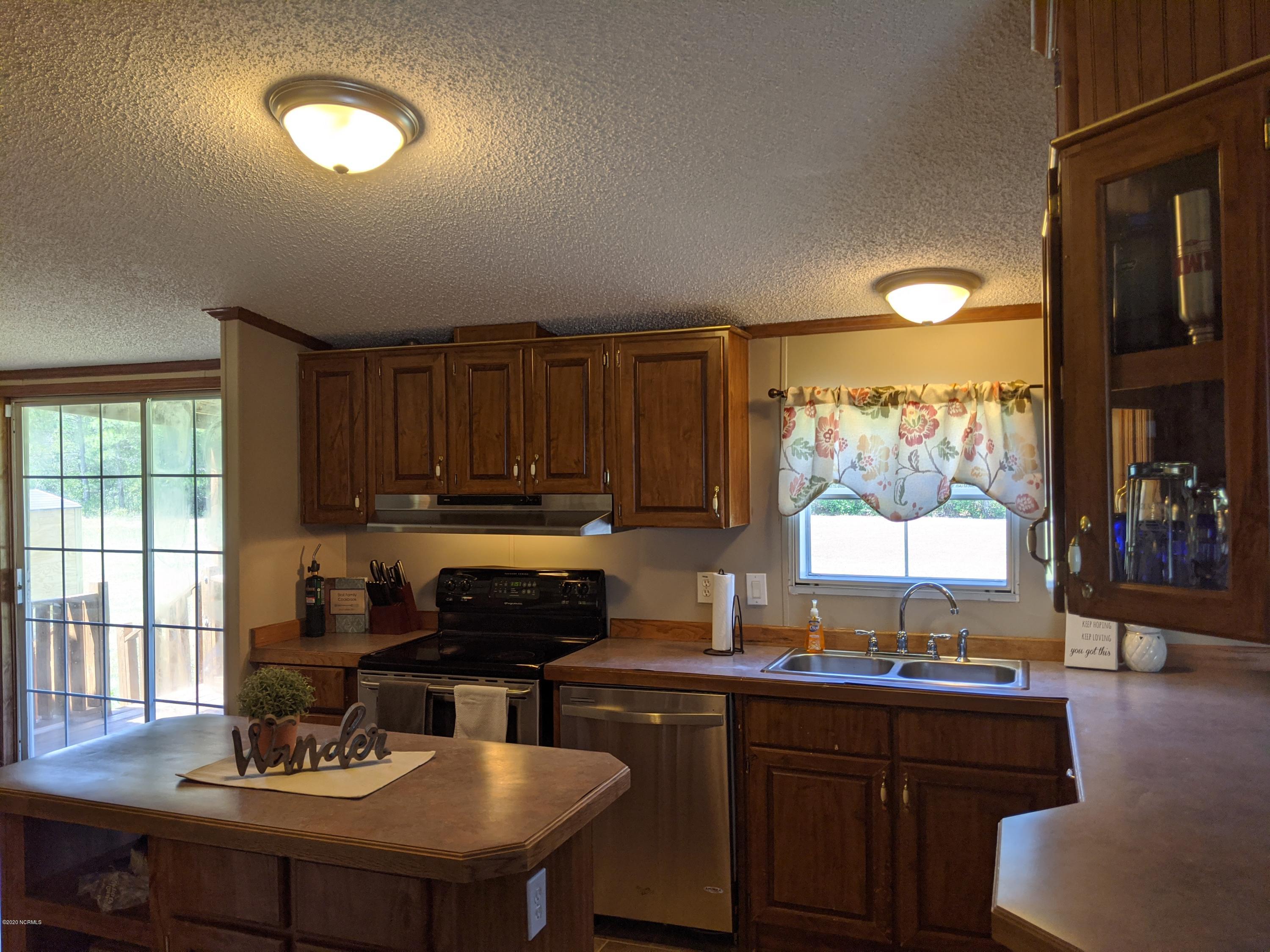 292 Fire Tower Road Richlands, NC 28574 - Photo 7 of 40 Kitchen