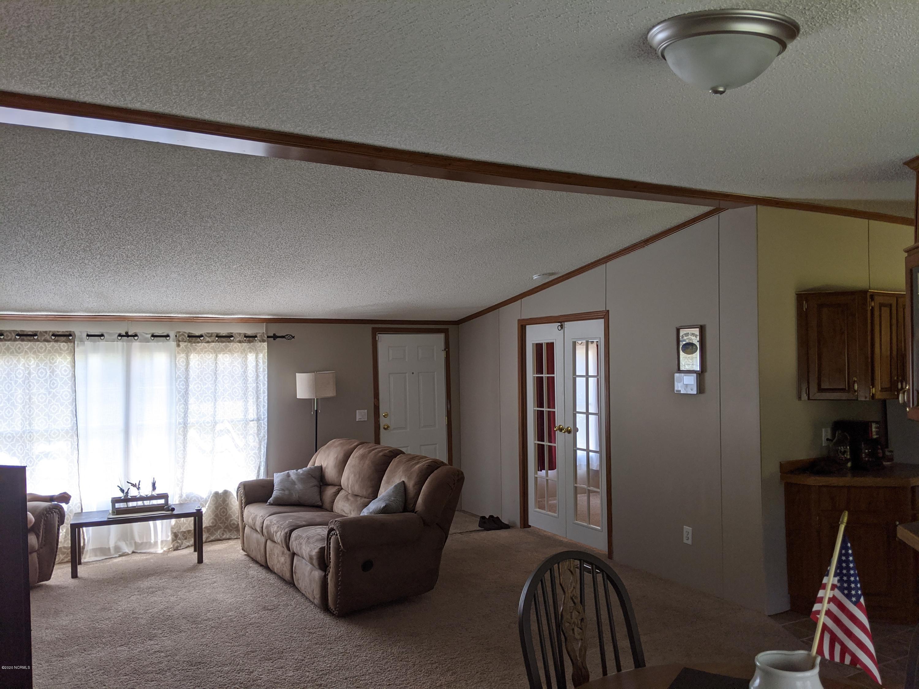 292 Fire Tower Road Richlands, NC 28574 - Photo 10 of 40 Living Room
