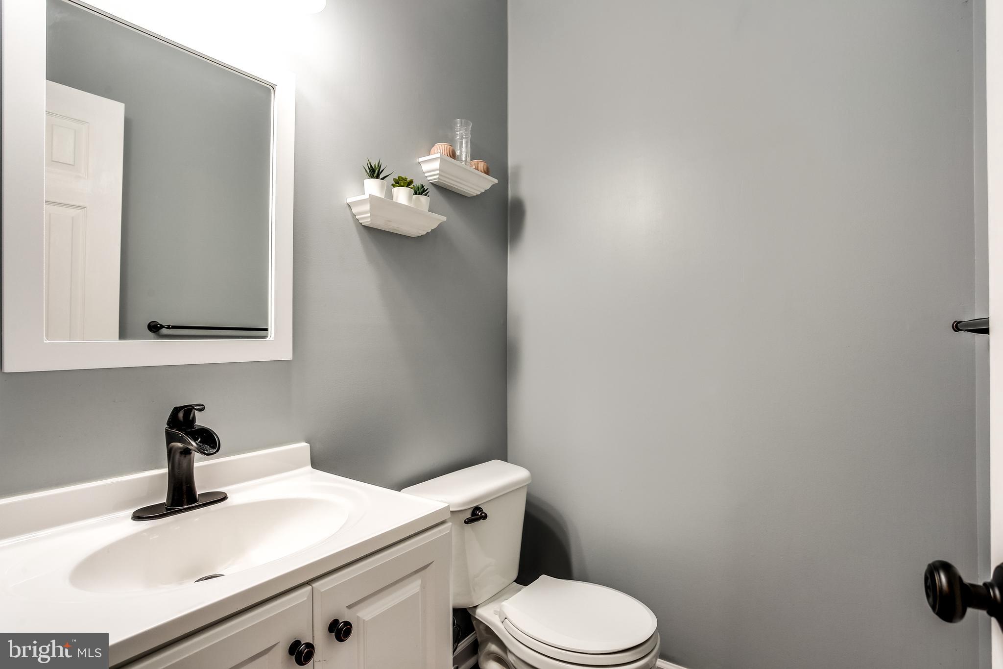 5019 Leasdale Road Baltimore, MD 21237 - Photo 14 of 30 Main Level Powder Room