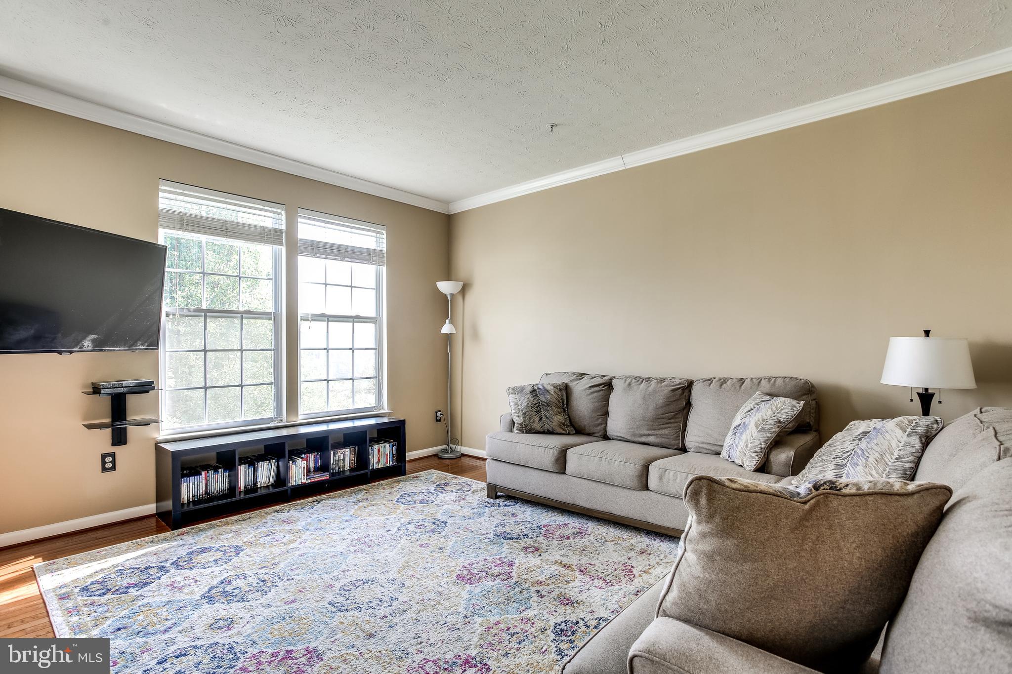 5019 Leasdale Road Baltimore, MD 21237 - Photo 3 of 30 Bright Living Room