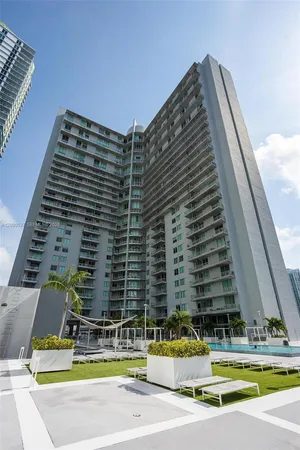 $4,200 | 690 Southwest 1st Court, Unit PHI26, Miami, FL 33130