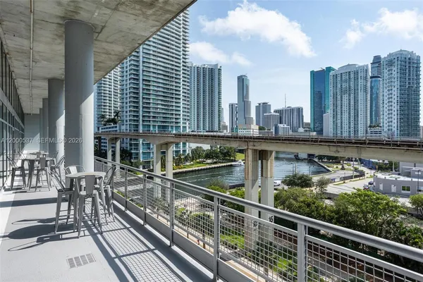 $4,200 | 690 Southwest 1st Court, Unit PHI26, Miami, FL 33130