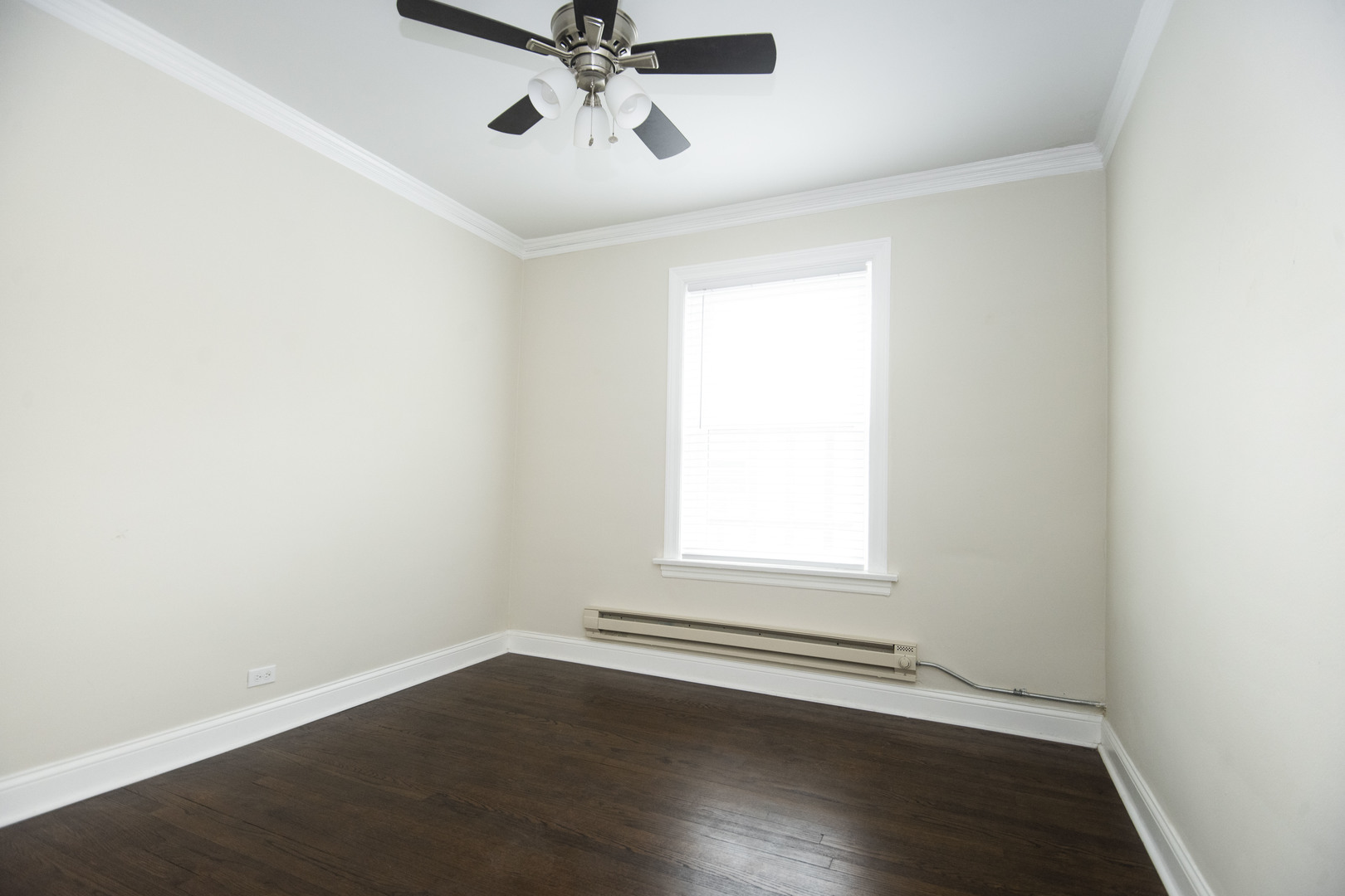 918 Green Bay Road, Unit 3H Winnetka, IL 60093 - Photo 5 of 14 an empty room with wooden floor fan and windows