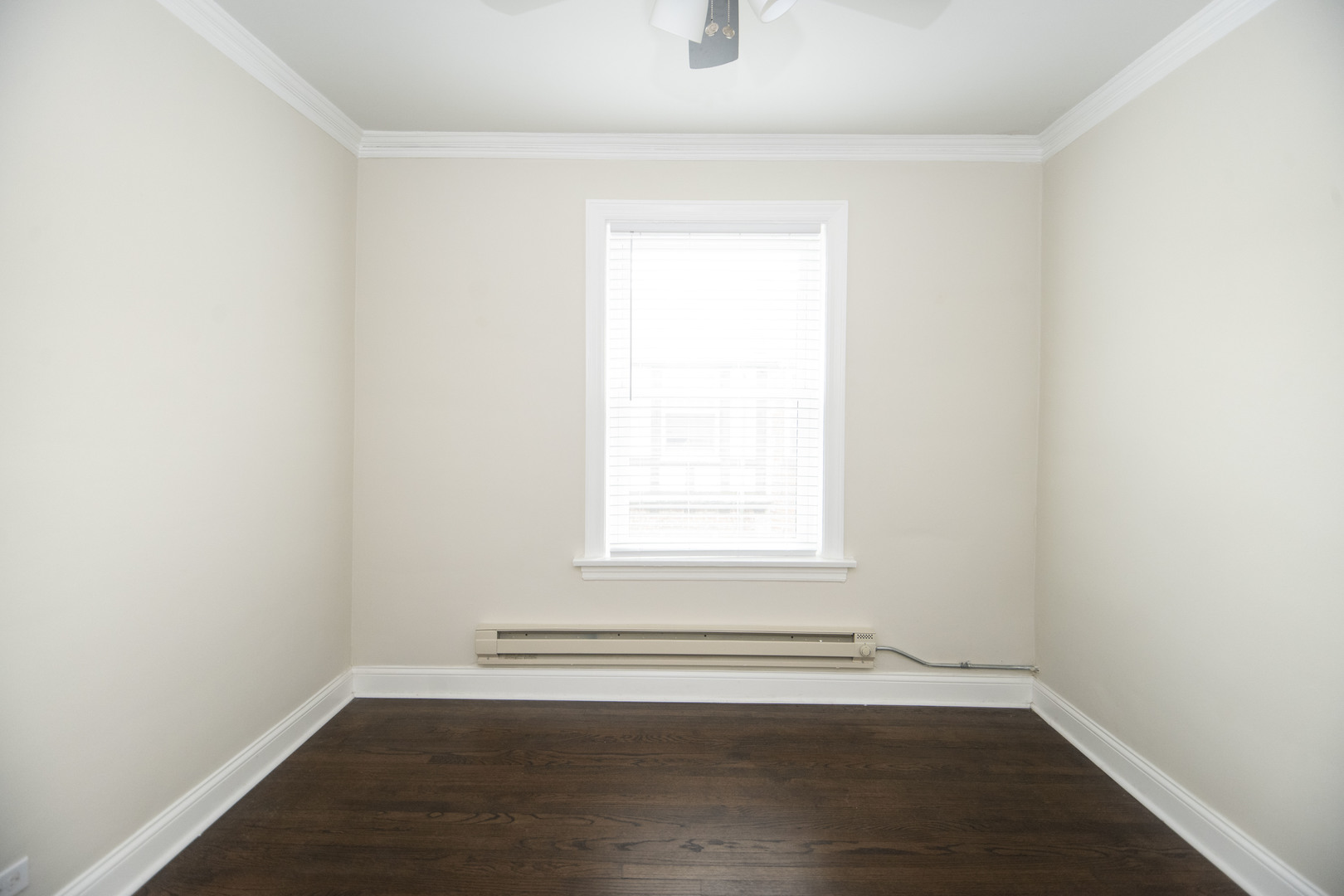 918 Green Bay Road, Unit 3H Winnetka, IL 60093 - Photo 6 of 14 a view of a room that has a window in it