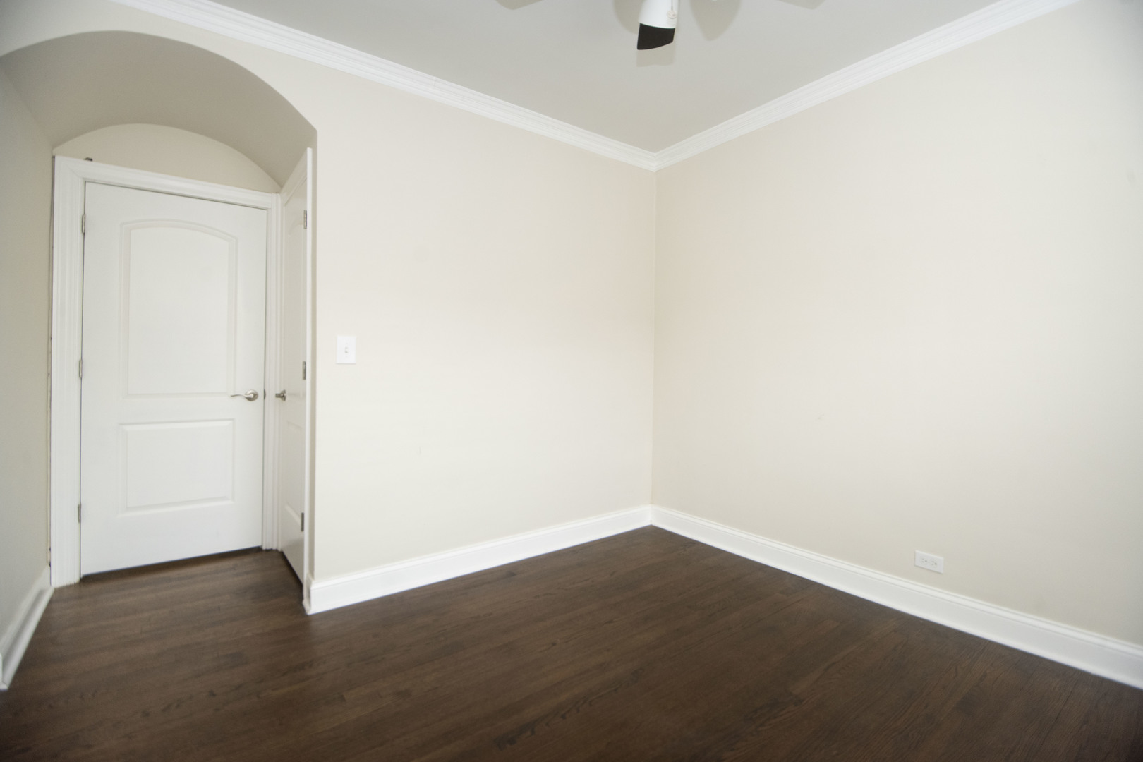 918 Green Bay Road, Unit 3H Winnetka, IL 60093 - Photo 7 of 14 an empty room with wooden floor and white wall