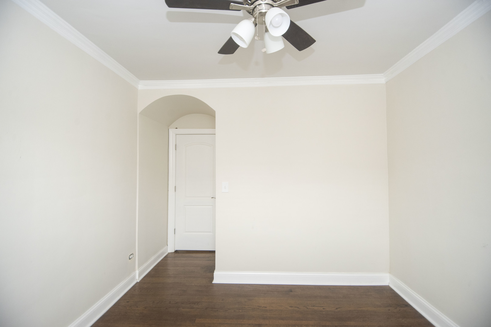 918 Green Bay Road, Unit 3H Winnetka, IL 60093 - Photo 8 of 14 a view of a room with wooden floor and ceiling fan