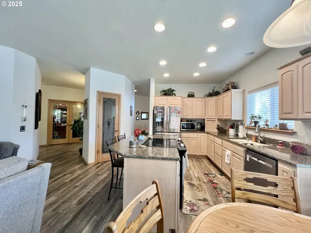 $489,900 | 994 East Hurlburt Avenue, Hermiston, OR 97838