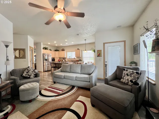 $489,900 | 994 East Hurlburt Avenue, Hermiston, OR 97838