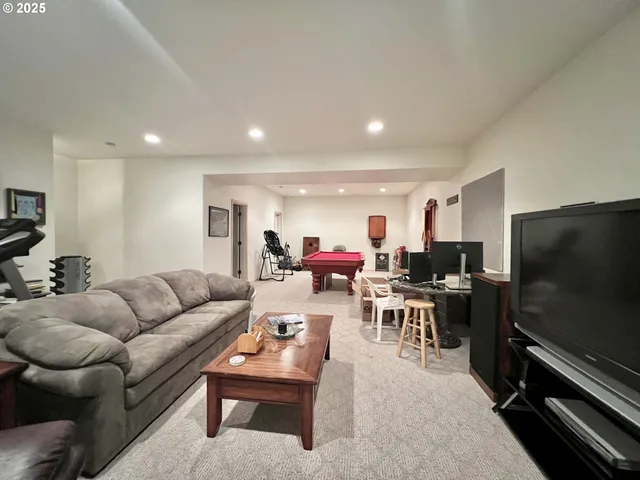 $489,900 | 994 East Hurlburt Avenue, Hermiston, OR 97838