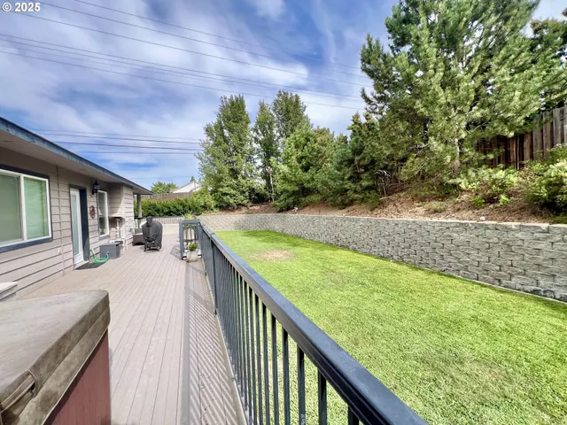 $489,900 | 994 East Hurlburt Avenue, Hermiston, OR 97838