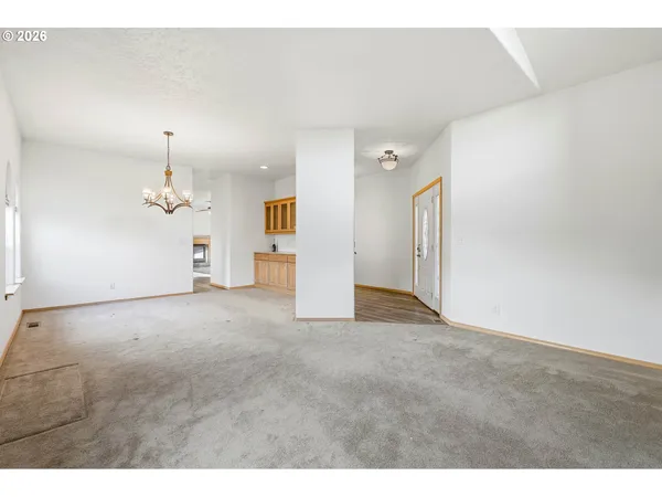 $469,900 | 994 East Hurlburt Avenue, Hermiston, OR 97838