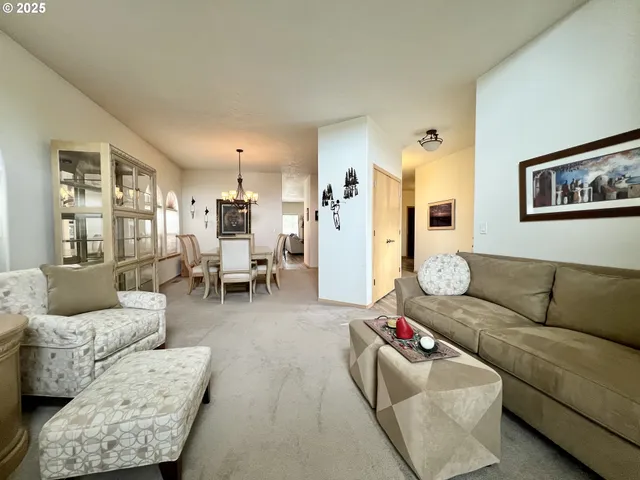 $489,900 | 994 East Hurlburt Avenue, Hermiston, OR 97838