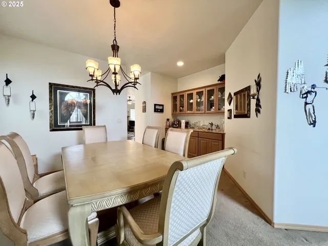 $489,900 | 994 East Hurlburt Avenue, Hermiston, OR 97838