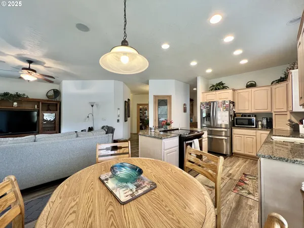 $469,900 | 994 East Hurlburt Avenue, Hermiston, OR 97838