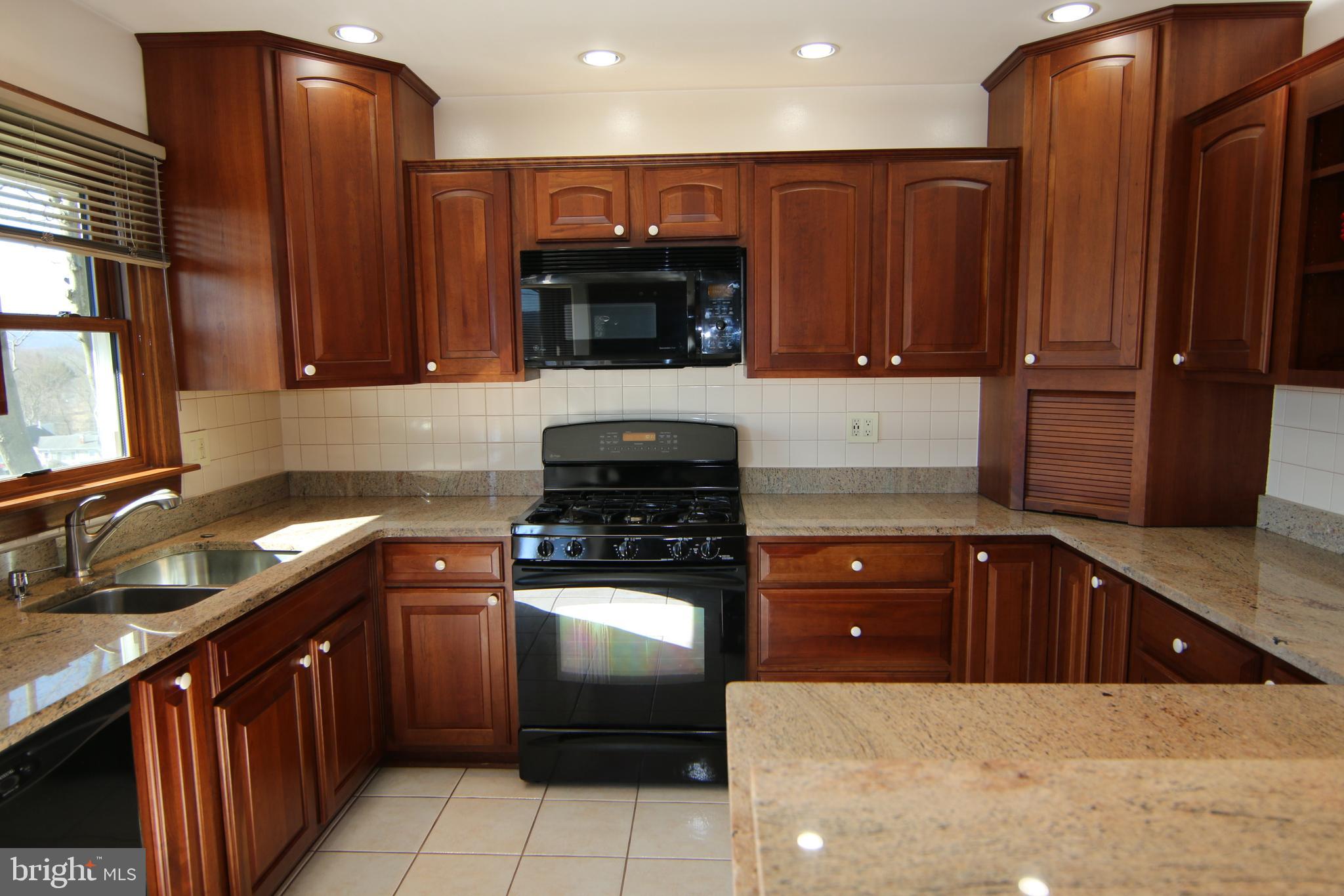 16 Heatherland Road Middletown, PA 17057 - Photo 4 of 45 Gallery Image 4