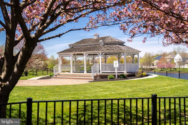 $1,100,000 | 10 North Street, Robbinsville, NJ 08691