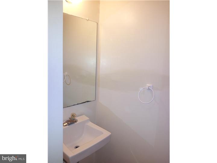 44 Chelsea Circle Clementon, NJ 08021 - Photo 12 of 16 Half Bath