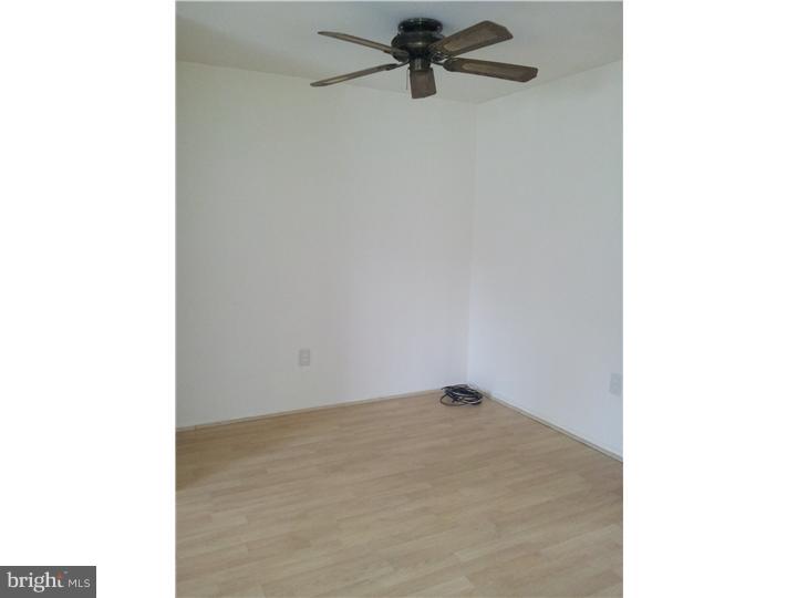 44 Chelsea Circle Clementon, NJ 08021 - Photo 4 of 16 Dining Room