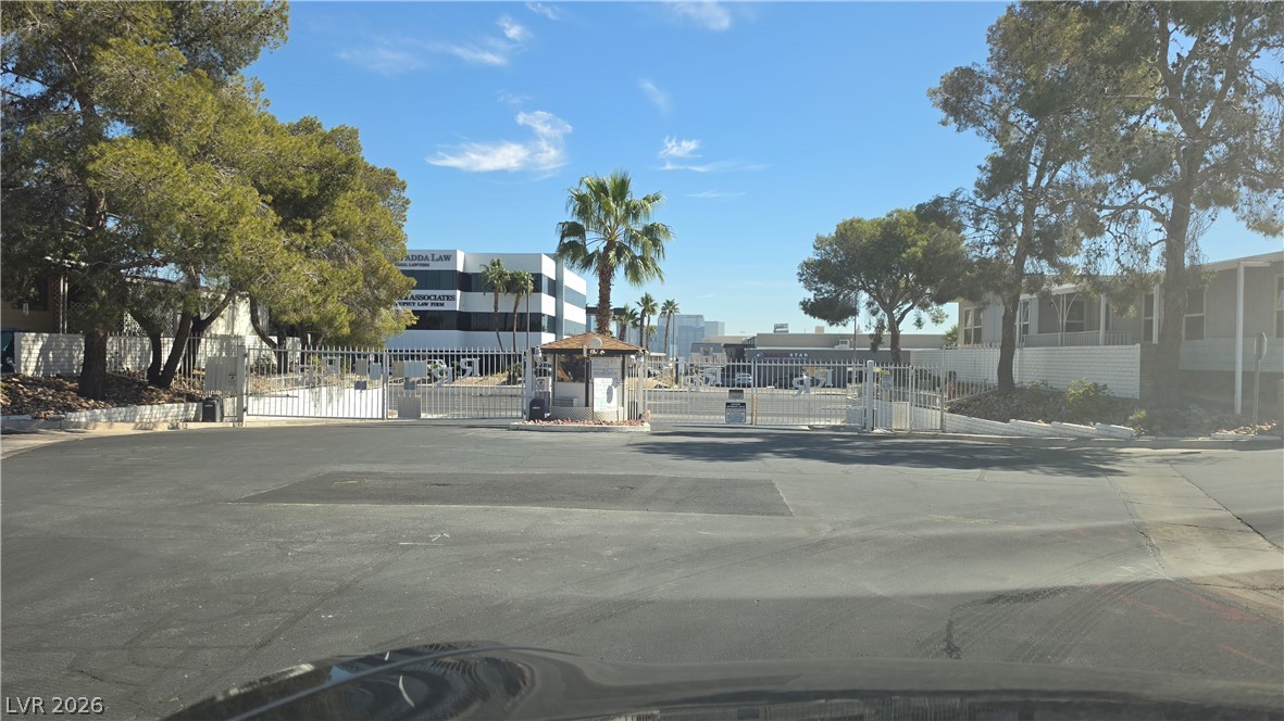 4633 Royal Ridge Boulevard Las Vegas, NV 89103 - Photo 2 of 37