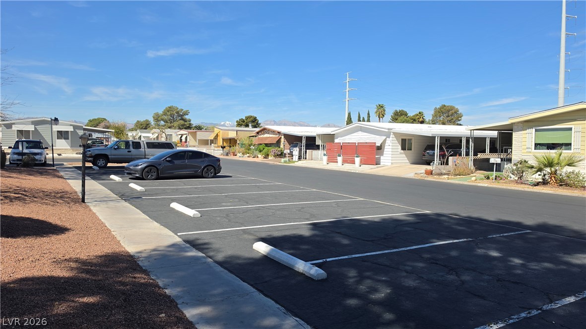 4633 Royal Ridge Boulevard Las Vegas, NV 89103 - Photo 3 of 37